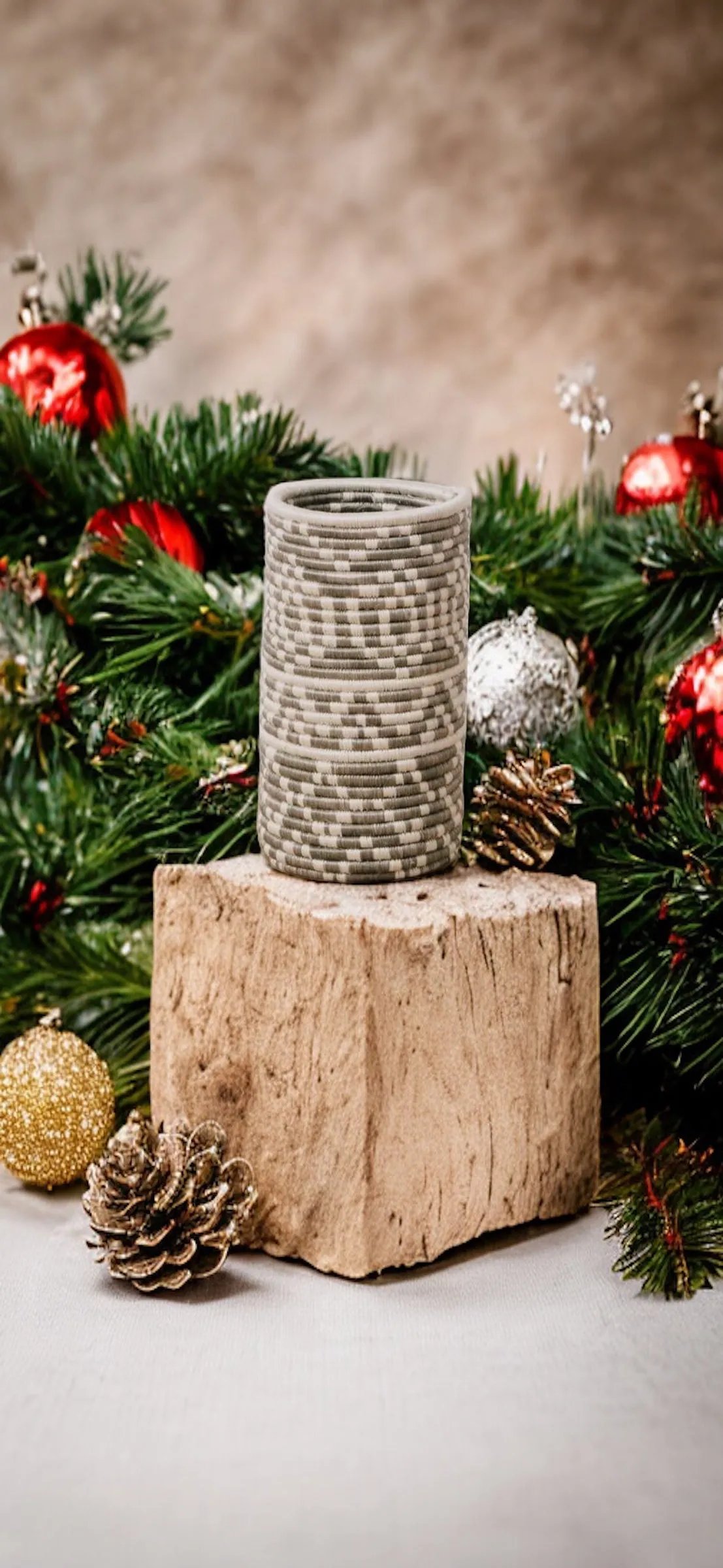 BLACK RAFFIA VASE - GREY